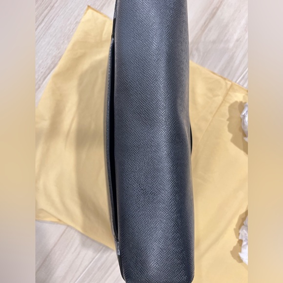 Louis Vuitton messenger bag - Picture 7 of 10